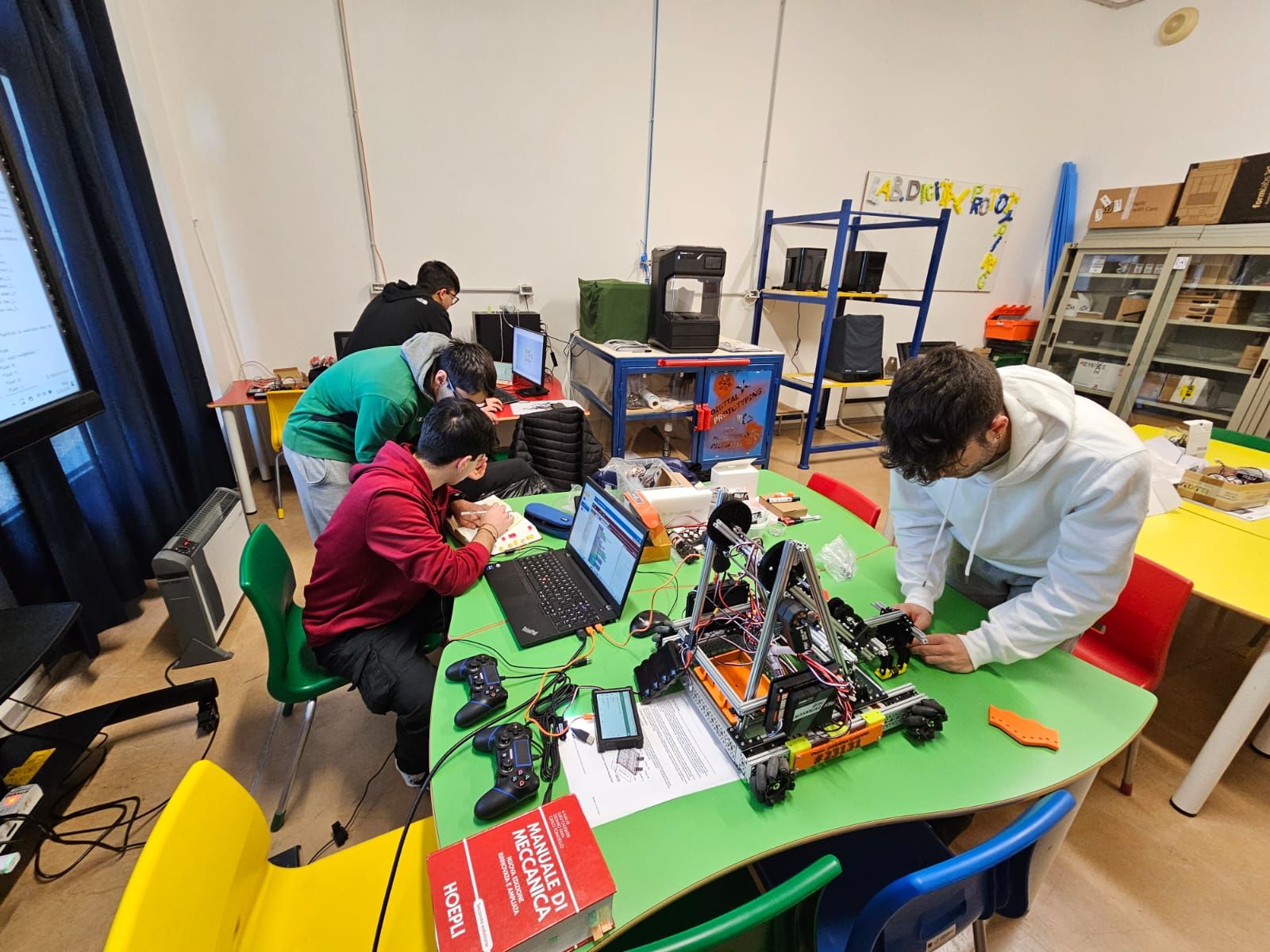 The Pieralisi Institute of Jesi achieves third place in the First Tech Challenge with Robot Hermes, created in collaboration with Paradisi